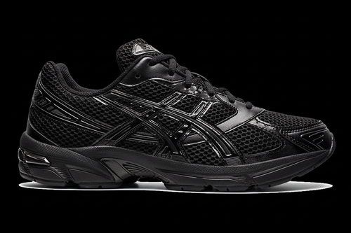 ASICS GEL-1130 all black on black background